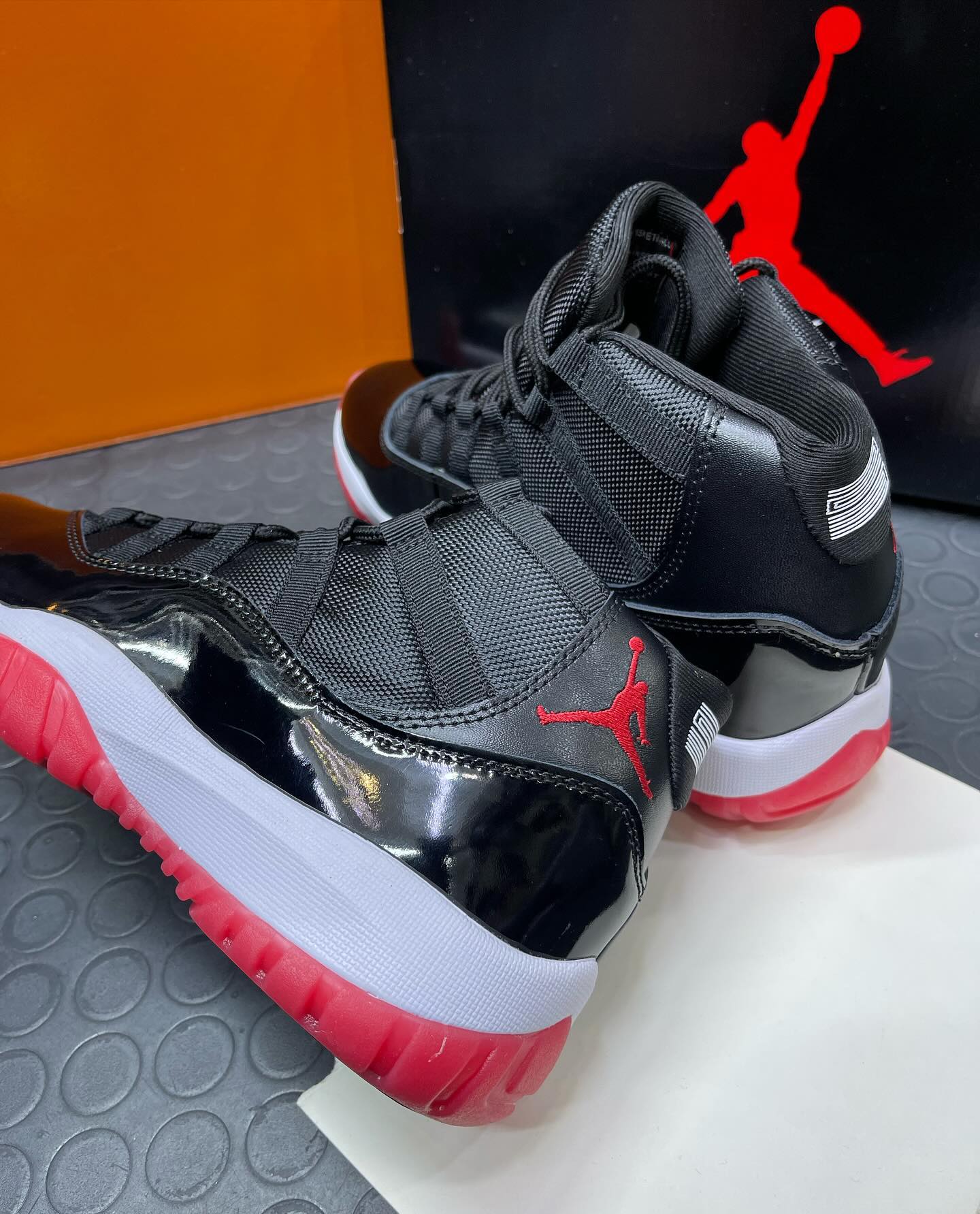 Jordan 11 Retro Bred