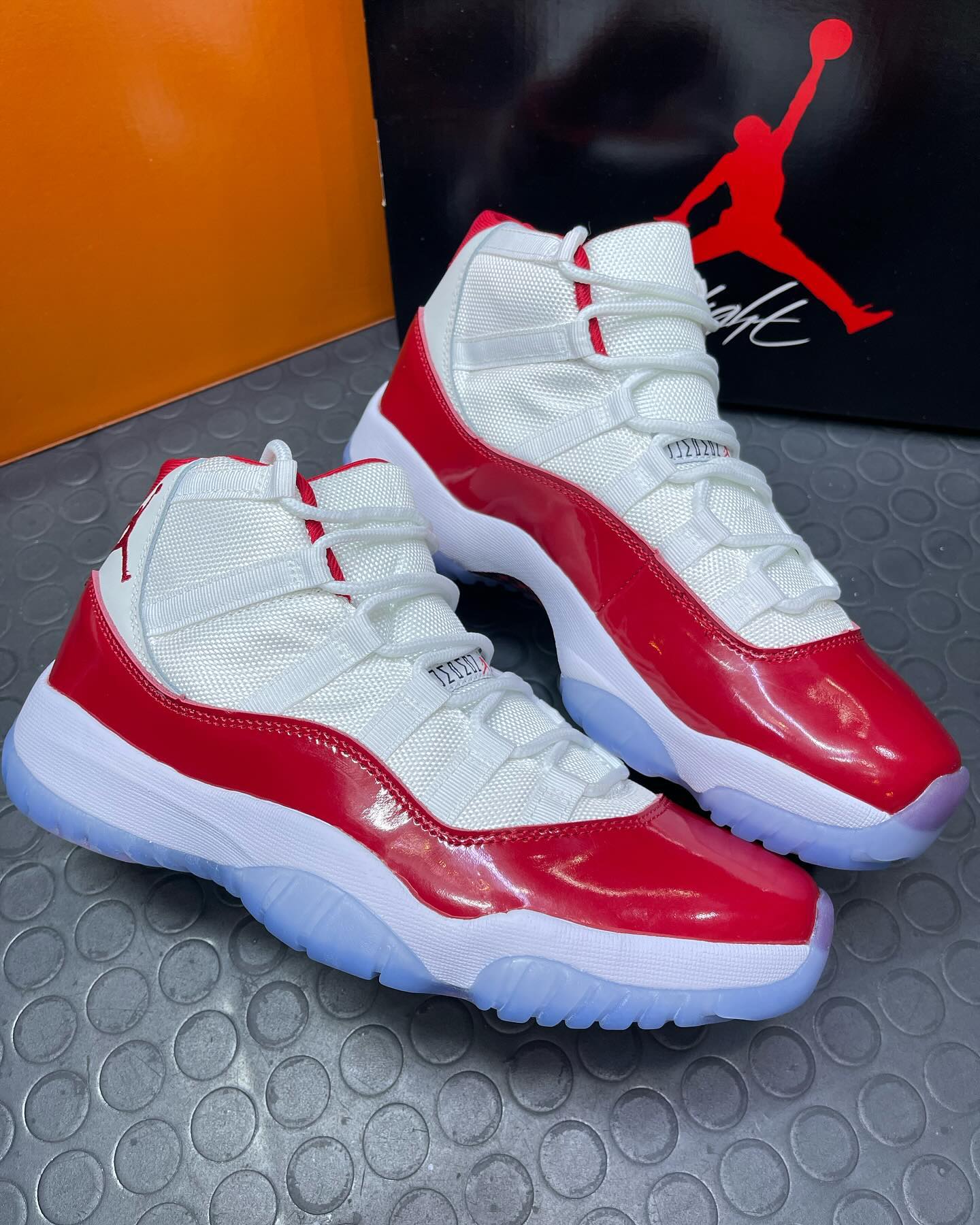 JORDAN 11 RETRO CHERRY